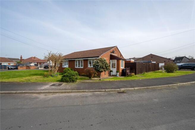 2 bed property, in Fleetwood Drive, £220,000