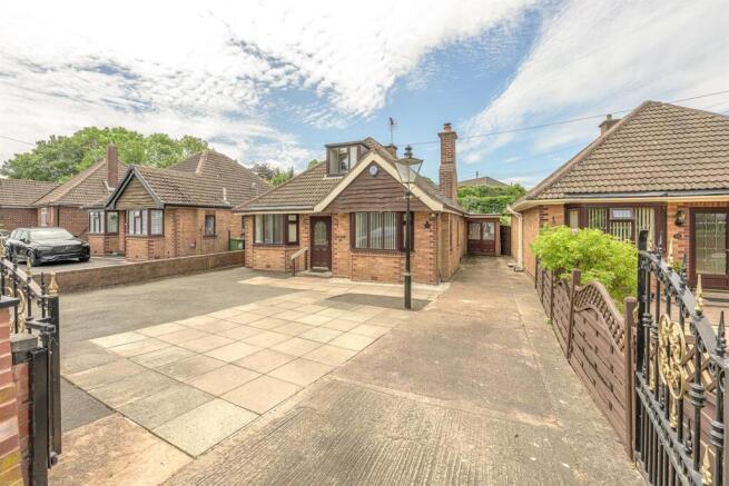 2 bed property, in Yew Tree Hills, £285,000