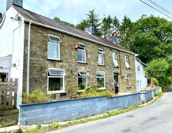 4 bed property, in Gorrig Road, £375,000
