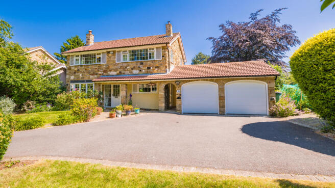 4 bed property, in Little Mead, £475,000