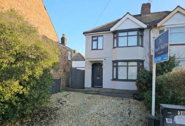 3 bed property, in Nuneaton Road, £185,000