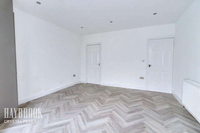 2 bed property, in Sheffield Road, £160,000