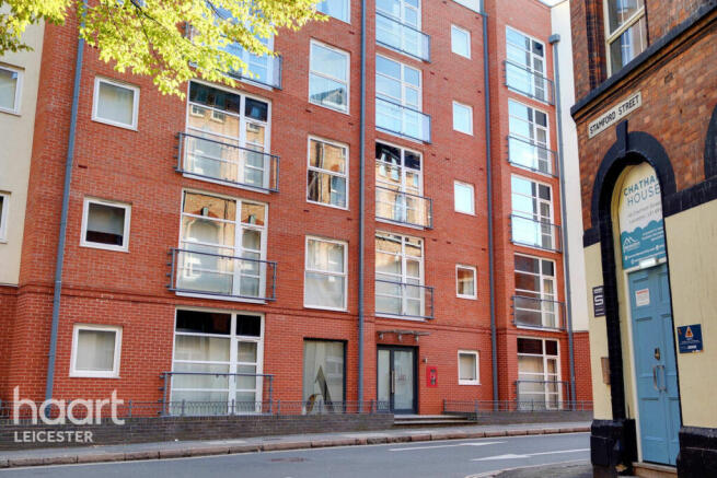 2 bed property, in Chatham Street, £220,000