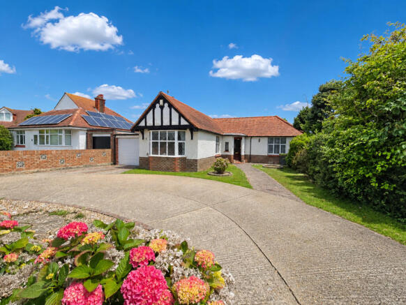 3 bed property, in Kingston Lane, £700,000