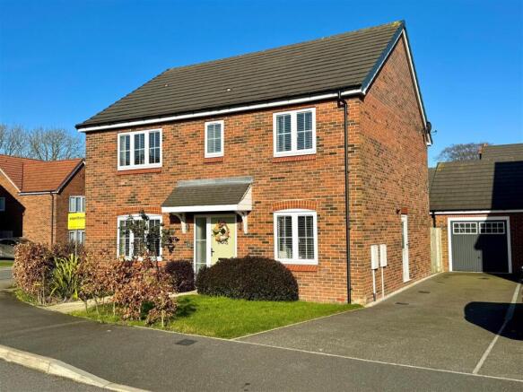 4 bed property, in Reckitt Drive, £425,000