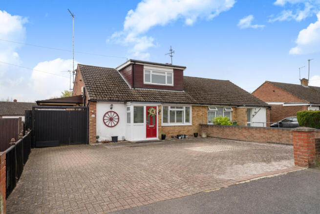 4 bed property, in Calverton Road, £425,000