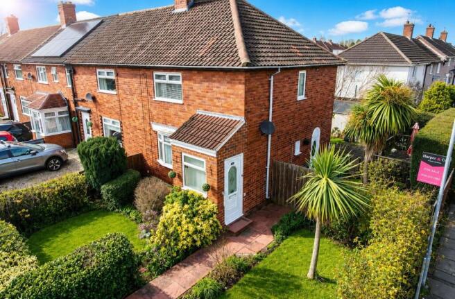 2 bed property, in Malvern Road, £120,000