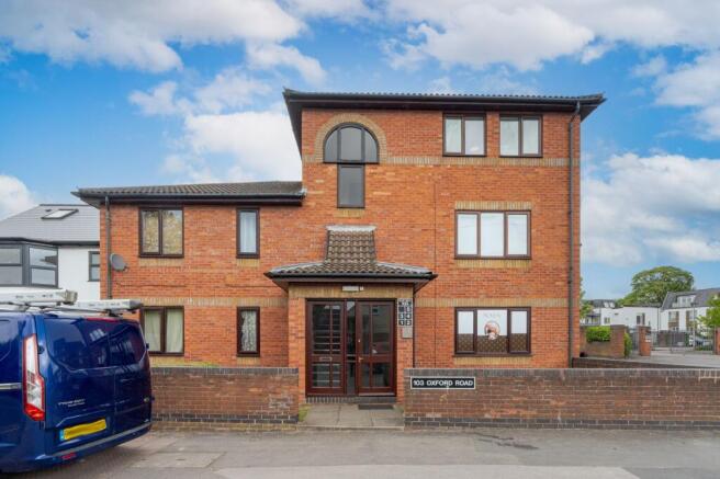 2 bed property, in Oxford Road, £230,000