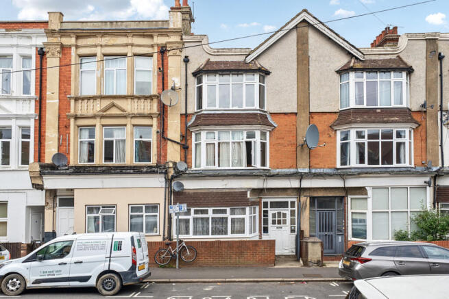 3 bed property, in Grenfell Road, £350,000