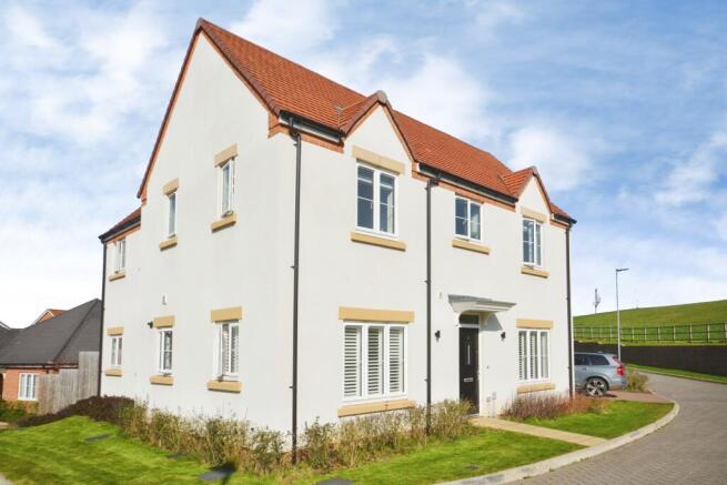 4 bed property, in Wheatfield Gardens, £775,000