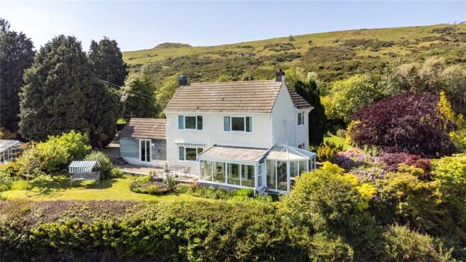4 bed property, in Doddington, £640,000