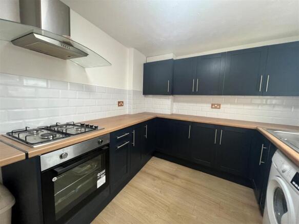 2 bed property, in North View, £95,000