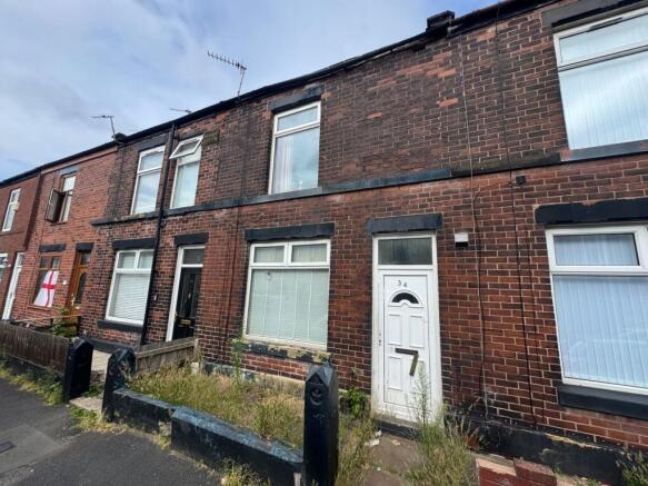 2 bed property, in Victoria Street, £125,000