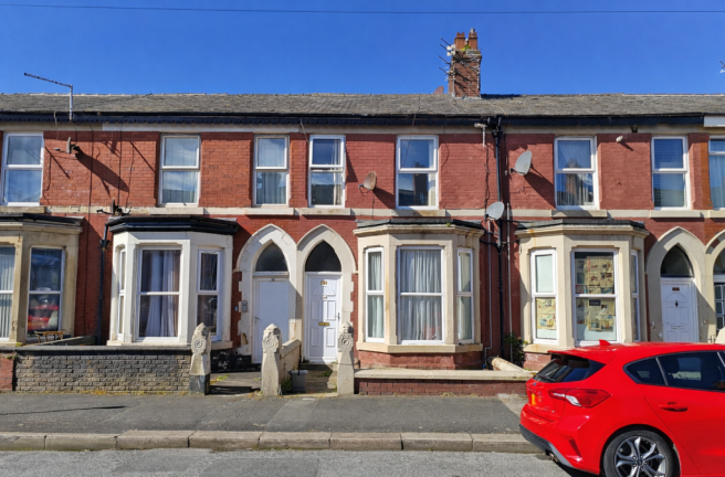 1 bed property, in Regent Road, £10,000