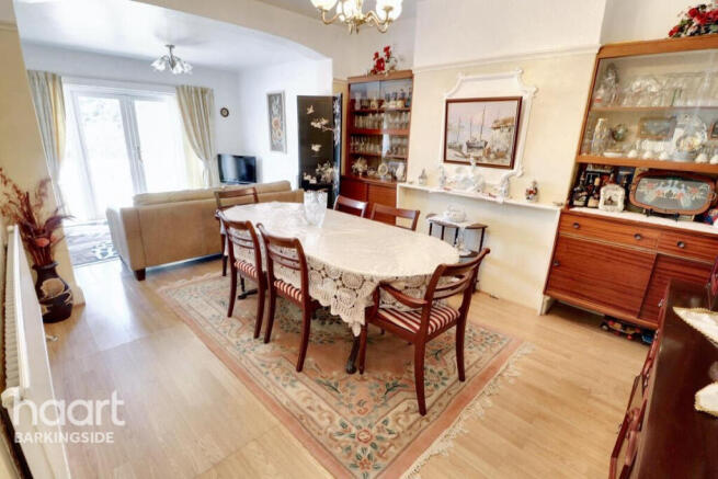 3 bed property, in Herent Drive, £650,000