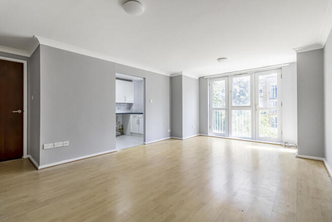 3 bed property, in Leicester Court, £550,000