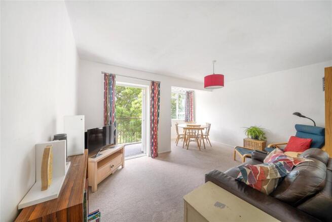 3 bed property, in Chobham Gardens, £400,000