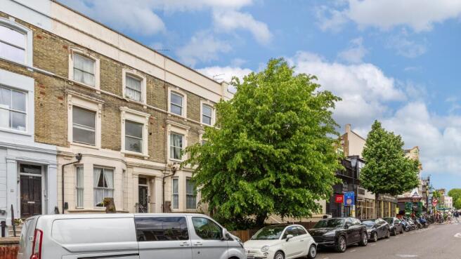 1 bed property, in 78A, £370,000