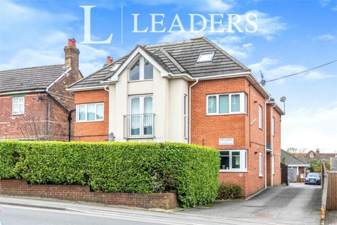 2 bed property, in Sea View Road, £200,000