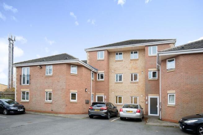 2 bed property, in Saskia Court, £117,000