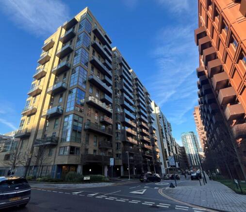 1 bed property, in Olympic Way, £275,000