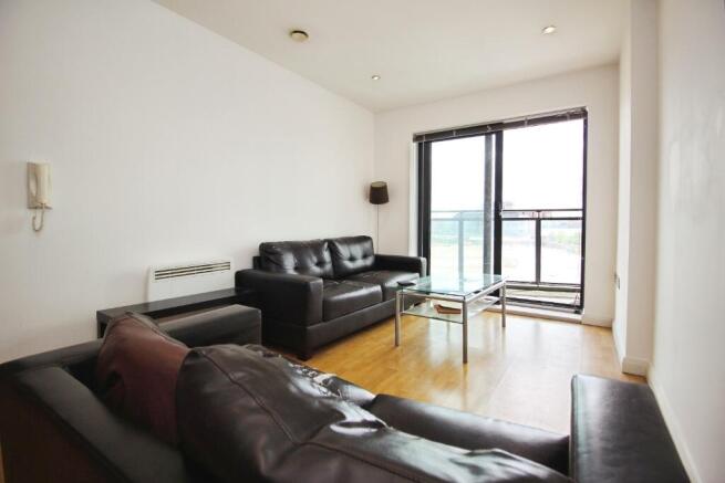 2 bed property, in Waterloo Street, £120,000