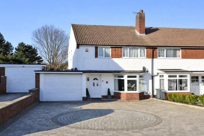 3 bed property, in Tintagel Road, £550,000