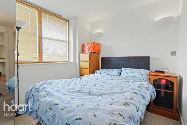 2 bed property, in Wellington Street, £200,000