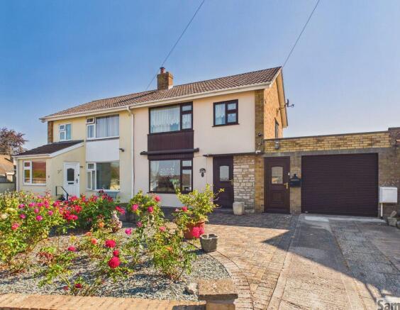 3 bed property, in Gregorys Tyning, £295,000