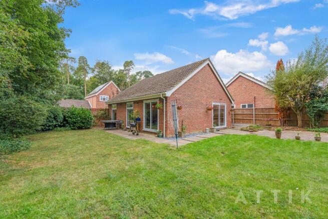 3 bed property, in Priory Close, £350,000