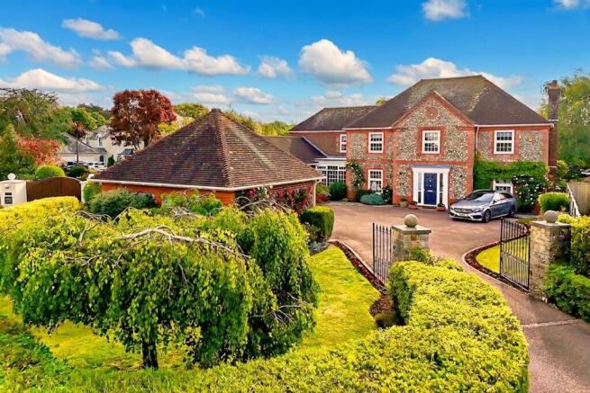 6 bed property, in The Oaks, £1,450,000