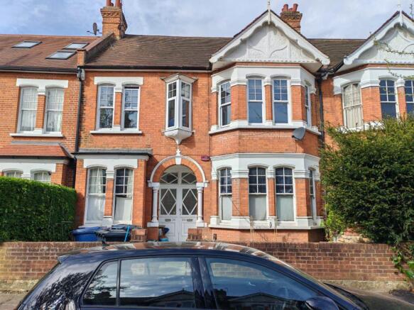 4 bed property, in Woodgrange Avenue, £725,000