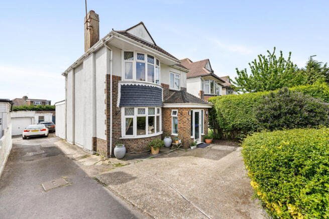 3 bed property, in Old Shoreham Road, £475,000