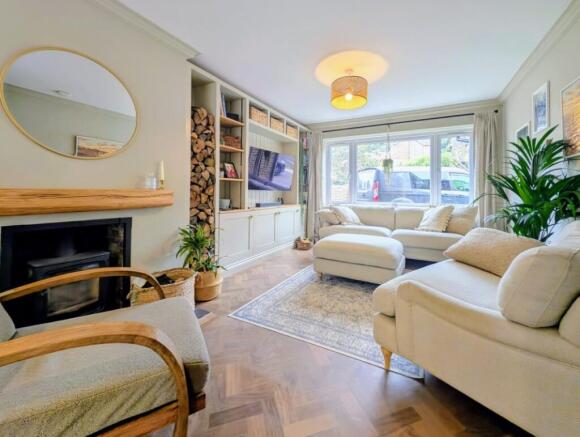 3 bed property, in Valley Drive, £800,000