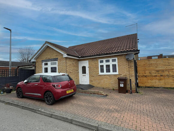 2 bed property, in 80 Tangmere Close, £210,000