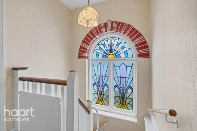 3 bed property, in Chase Way, £725,000