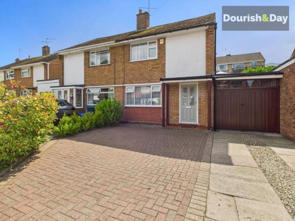 2 bed property, in Farmdown Road, £225,000