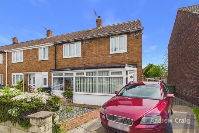2 bed property, in Moreland Road, £120,000