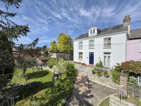 5 bed property, in Parkins Terrace, £550,000