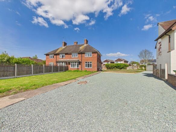 3 bed property, in Stafford Road, £325,000