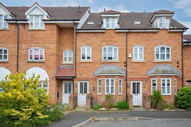 3 bed property, in Mimosa Close, £180,000