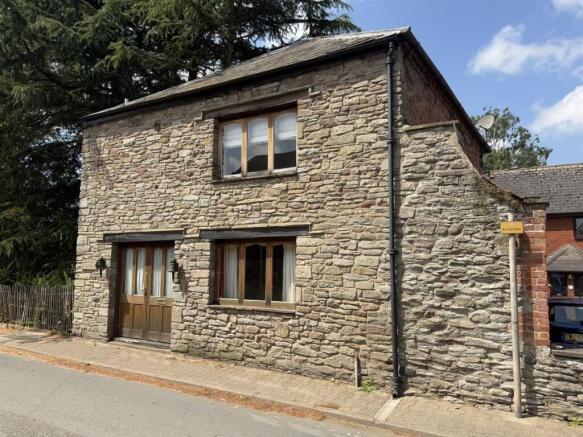 1 bed property, in Brook Street, £275,000