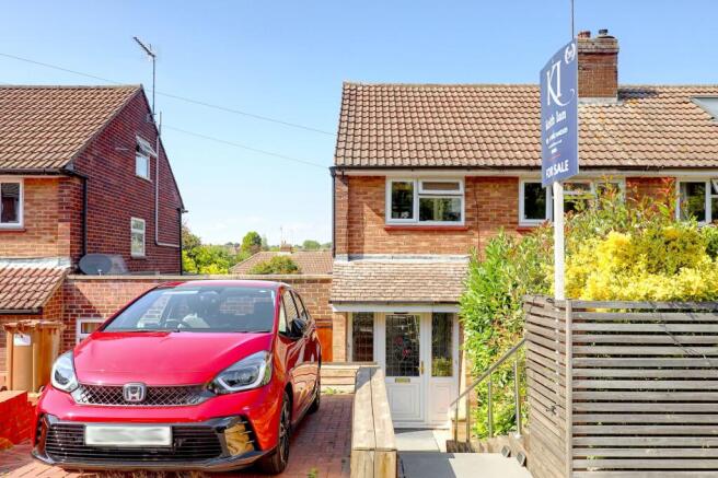 3 bed property, in Barley Ponds Road, £550,000