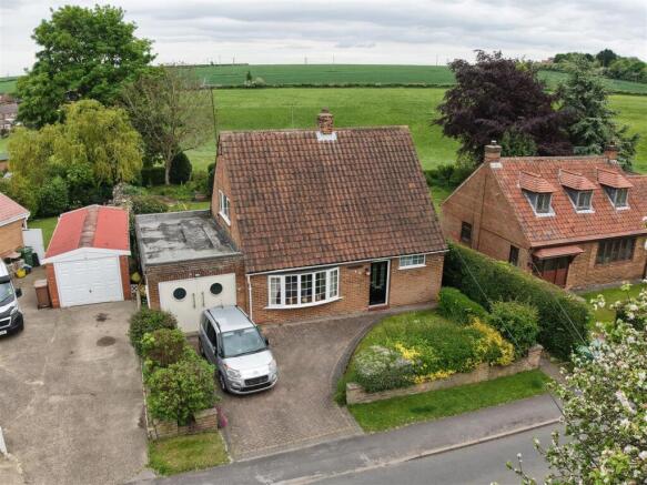 2 bed property, in Rowley Road, £275,000
