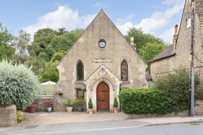 3 bed property, in Velley Hill, £530,000