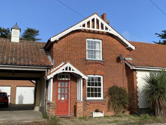 2 bed property, in Cromer Road, £275,000