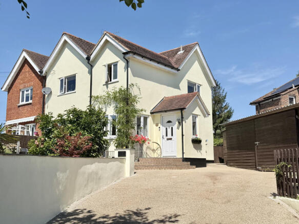 3 bed property, in Lyngford Road, £325,000
