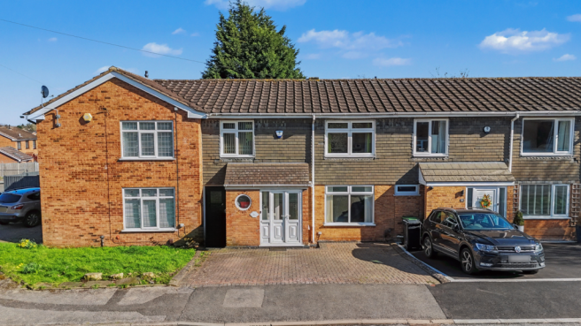 3 bed property, in Oakwood Road, £275,000