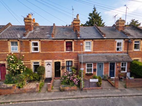 2 bed property, in Tuns Hill Cottages, £300,000