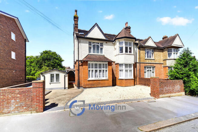 1 bed property, in St Helen's Crescent, £260,000